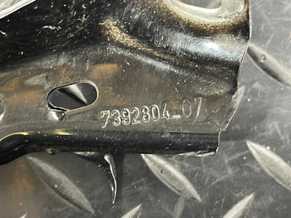 16-22 BMW X1 F48 GENUINE FRONT RIGHT DRIVER SIDE WING BRACKET 7392804