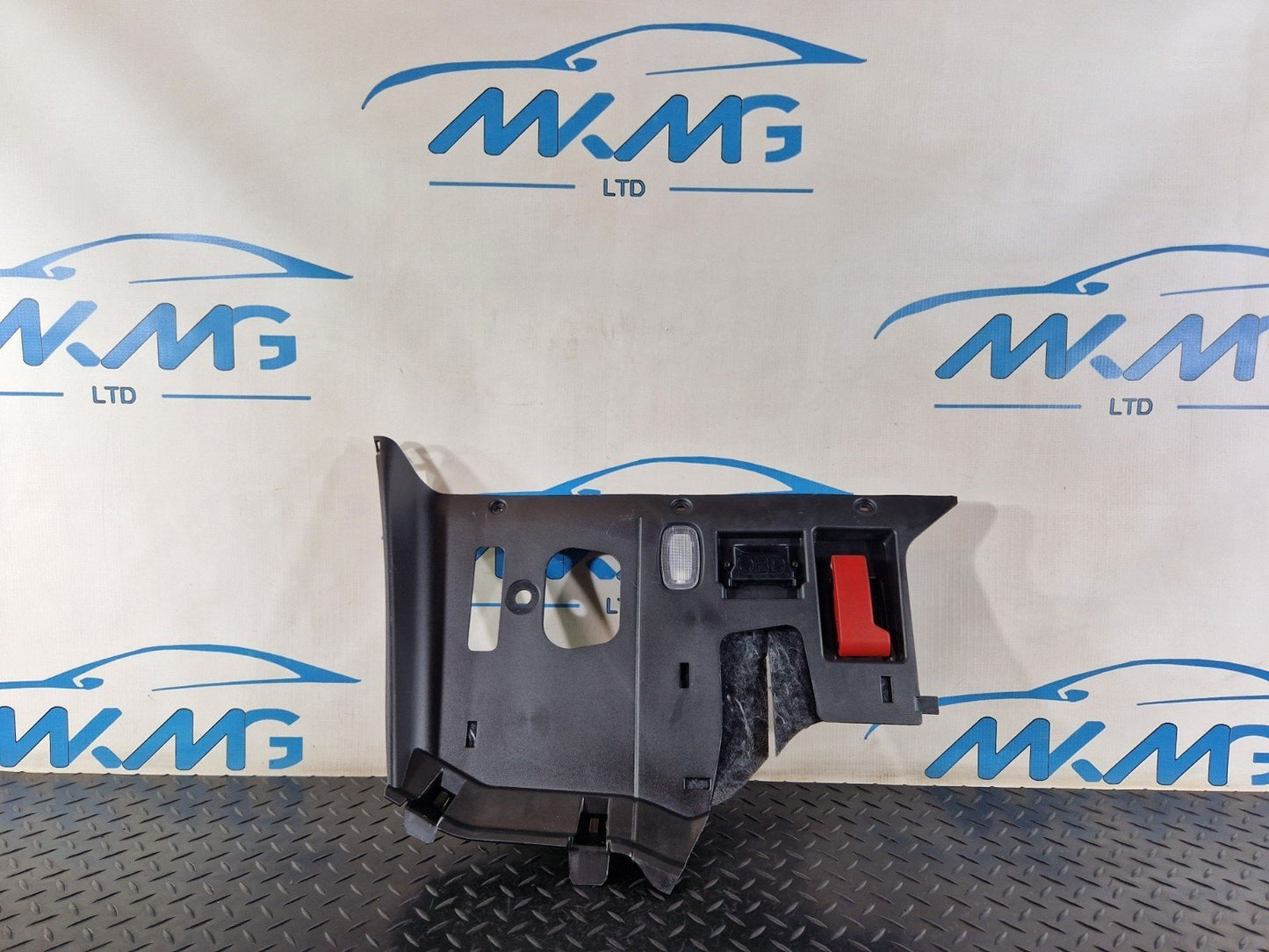16-19 MERCEDES BENZ GLE W166 UNDER DASH PANEL TRIM COVER RIGHT SIDE A1666803607