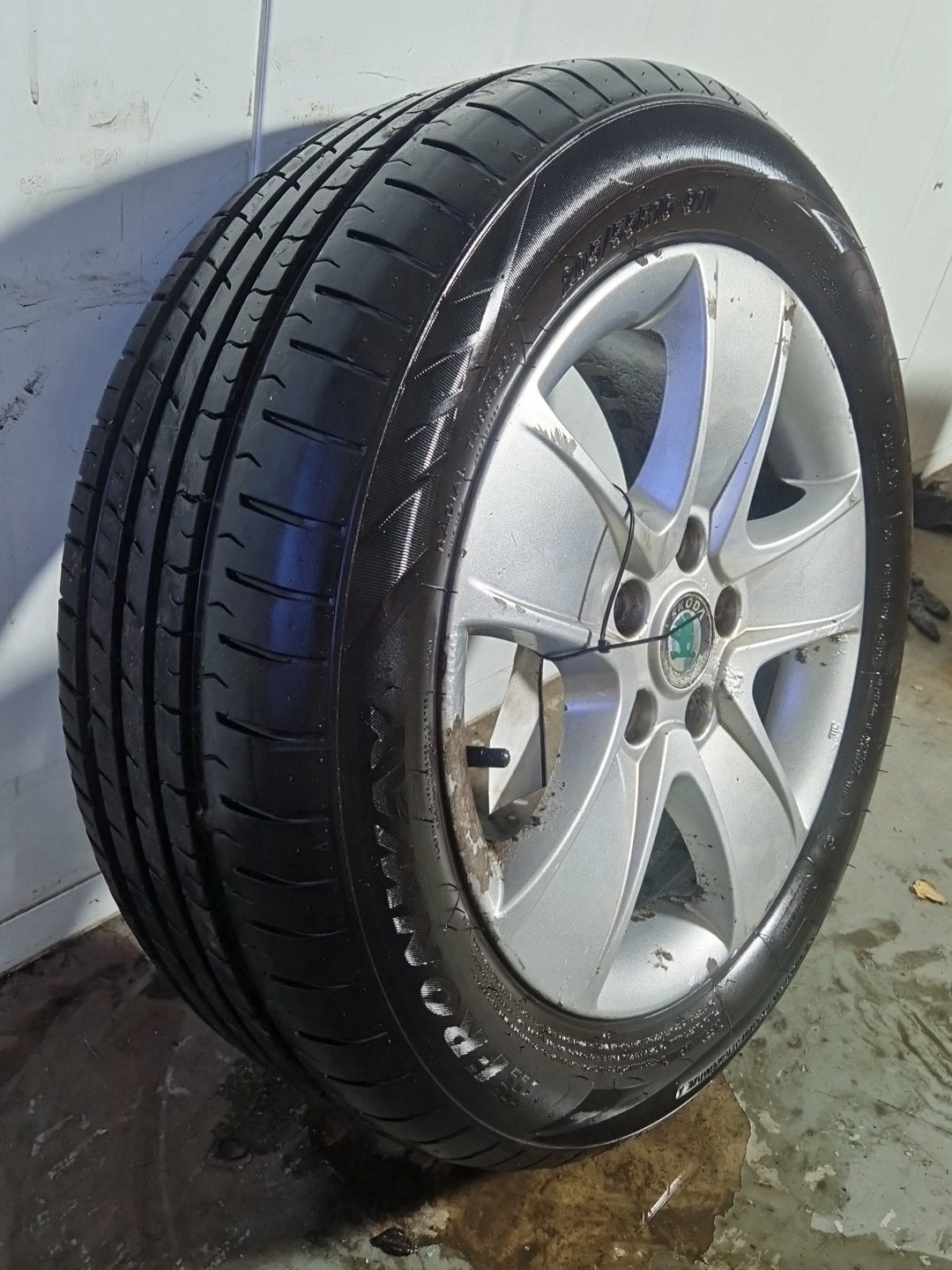 Skoda Octavia MK2 FL - 1Z 16" Alloy Wheel with Tyre ~7mm 205/55/16 1Z0601025T