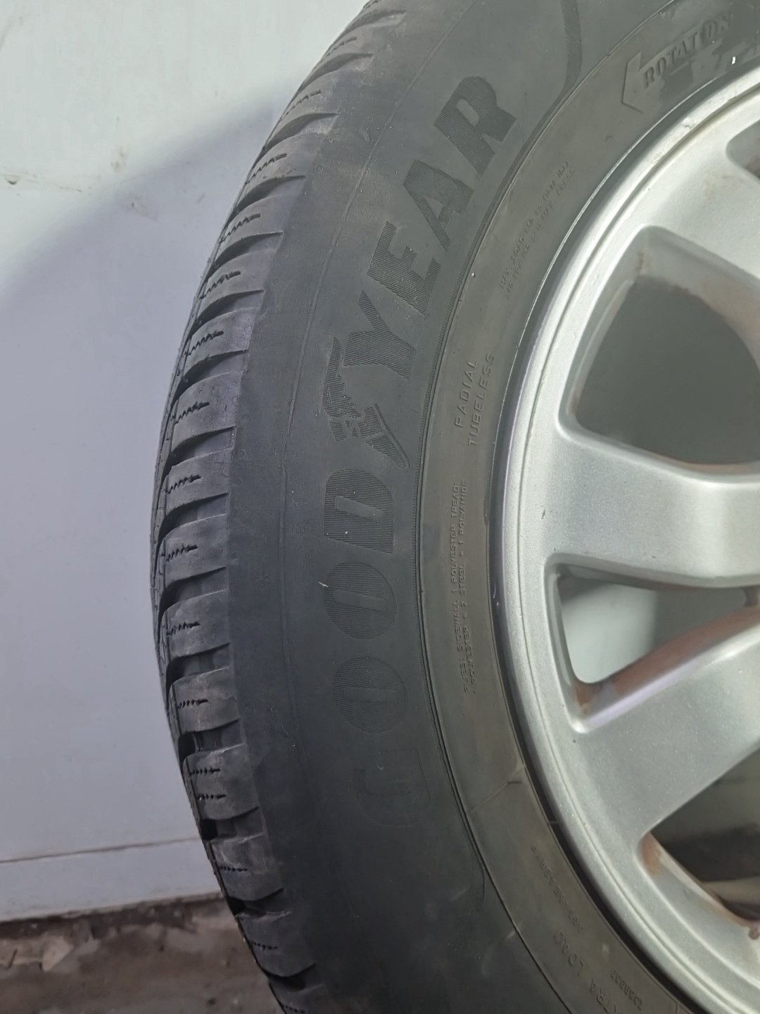 Honda CR-V MK2 (RD88) 16" Alloy Wheel with Tyre ~6mm 215/65/16