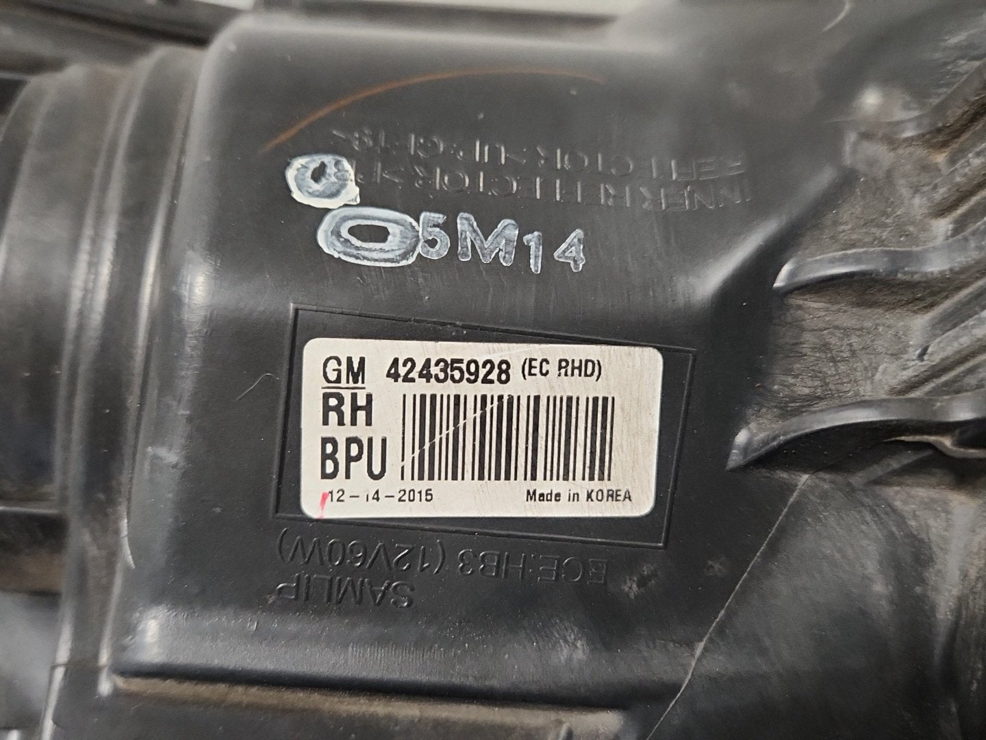 Vauxhall Mokka MK1 (G1U0) SUV Genuine Front Right O/S Driver Headlight 42435928