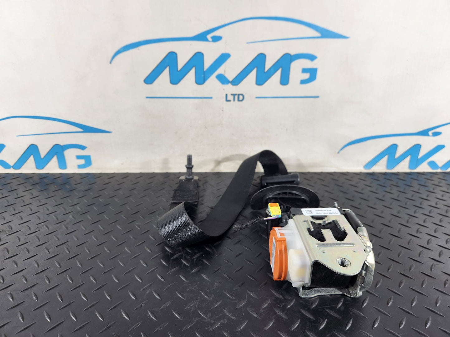2019 - Mercedes-Benz B200d B-Class W247 front left seat belt a2478600185