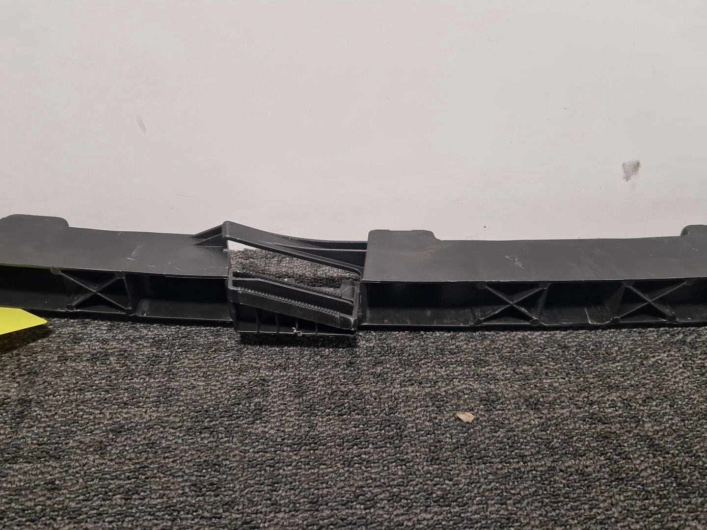 Audi A6 C7 Genuine Rear Centre Middle Bumper Holder Bracket 4G9807458