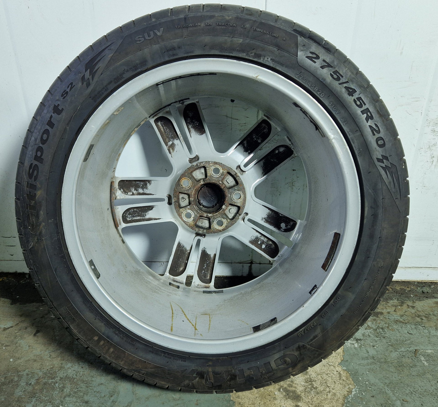 Volkswagen Touareg 20" Alloy Wheel with Tyre 275/45/20 ~6mm 7P6601025E