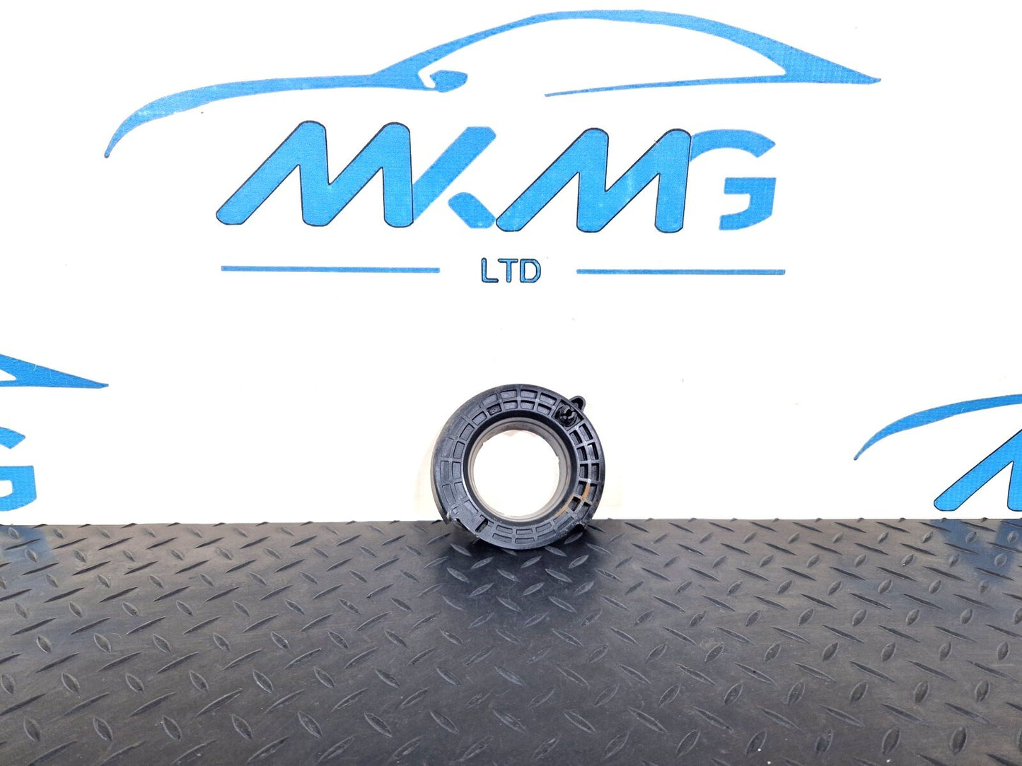 14-21 MERCEDES BENZ C200d W205 REAR COIL SPRING BOTTOM RUBBER MOUNT A2053240184