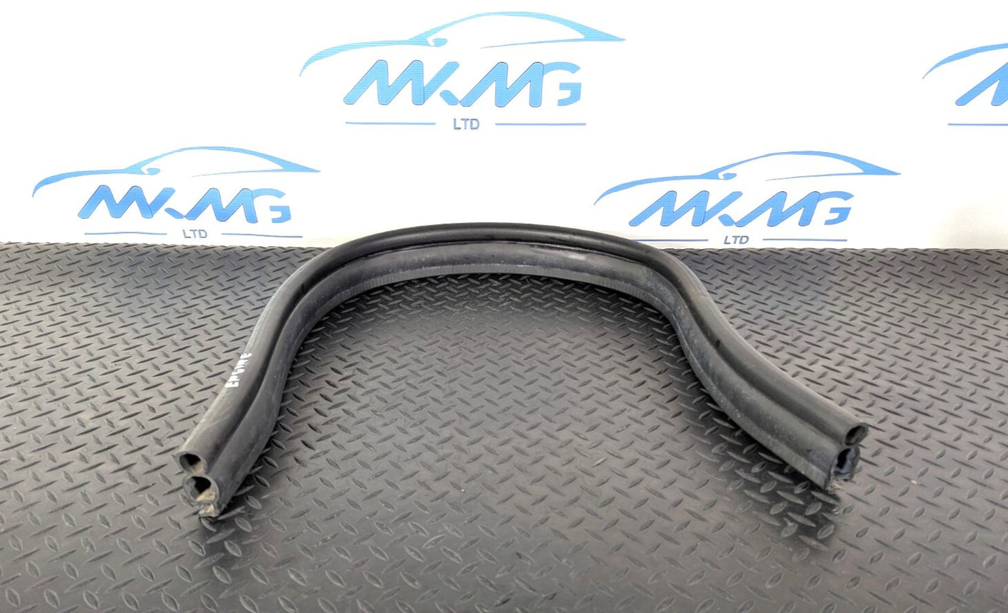 11-19 MERCEDES BENZ ML W166 OEM ENGINE RUBBER SEAL A1668870098