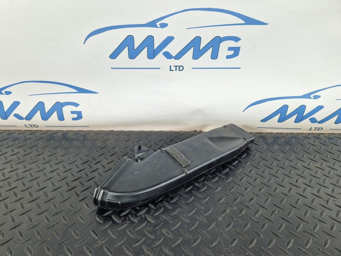 16-19 AUDI A4 AVANT B9 S-LINE RIGHT FRONT DASH VENT AIR CHANNEL 8W2819656