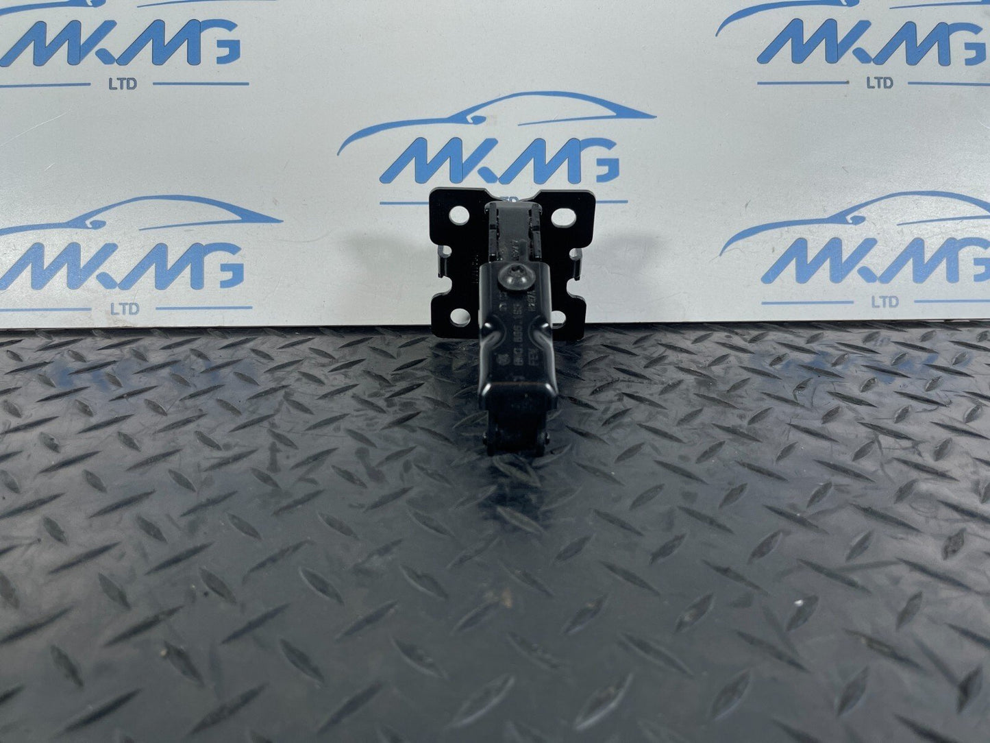 16-23 AUDI A5 F5 SPORTBACK S-LINE GENUINE REAR CENTRE SEAT BRACKET 8W0886177A