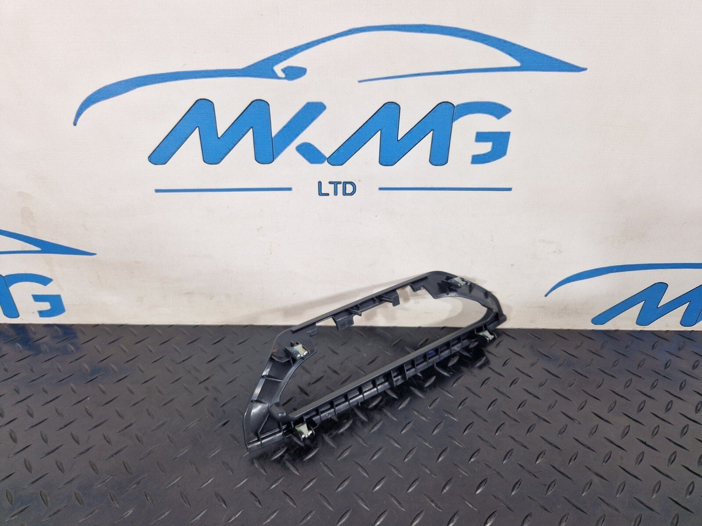 16-22 BMW X1 F48 DASHBOARD SCREEN SURROUND TRIM 9353266