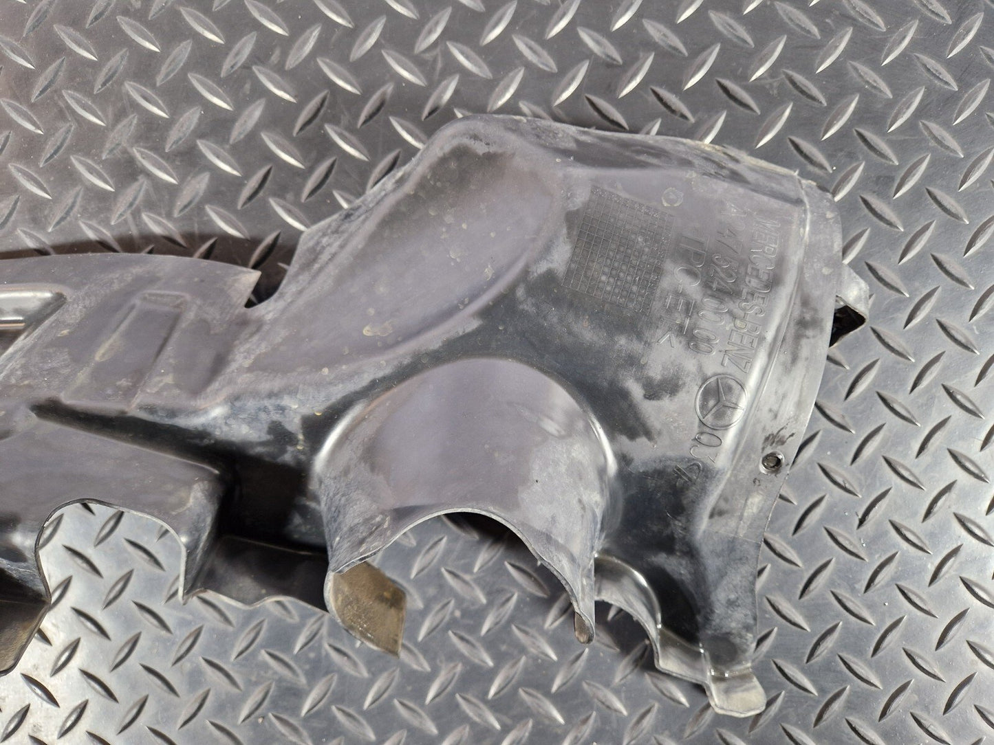18-ON MERCEDES A CLASS W177 UNDERBODY ENGINE TRAY TRIM COVER A2475240000