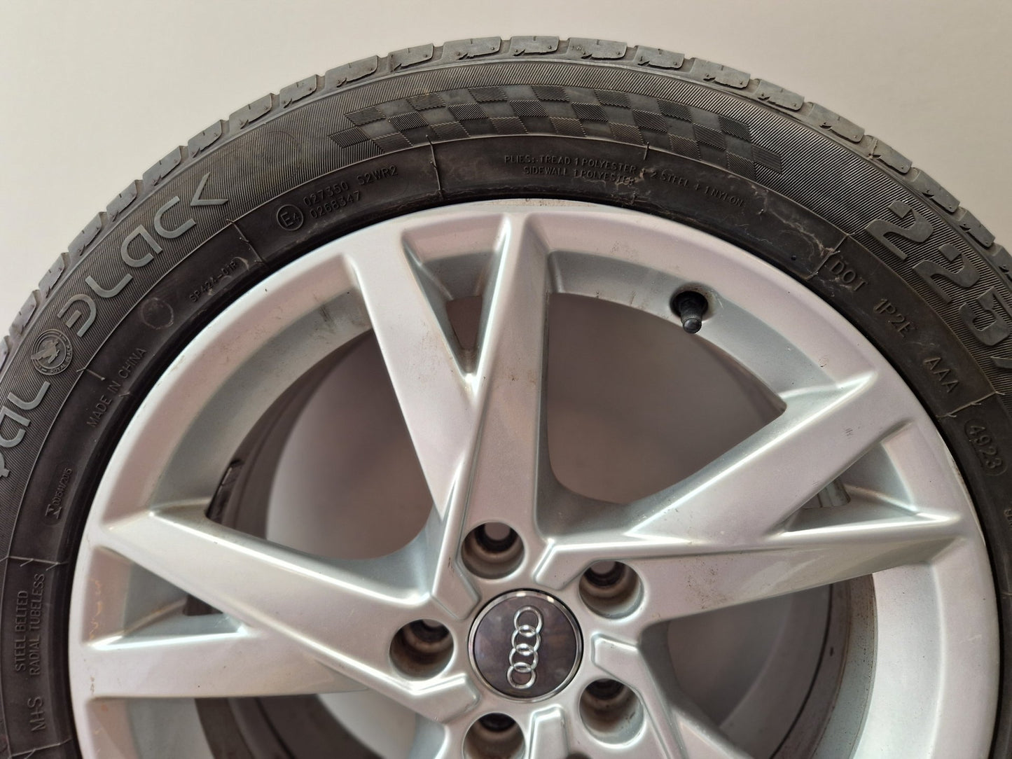 Audi A4 B9 Genuine 17" Alloy Wheel with Tyre 225/50/17 ~3mm 8W0601025K
