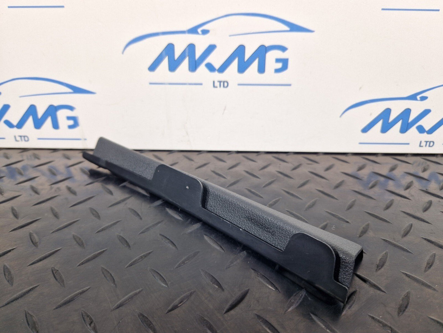 16-19 AUDI A4 B9 GENUINE RIGHT DRIVER SIDE A PILLAR BRACKET 8W0868204