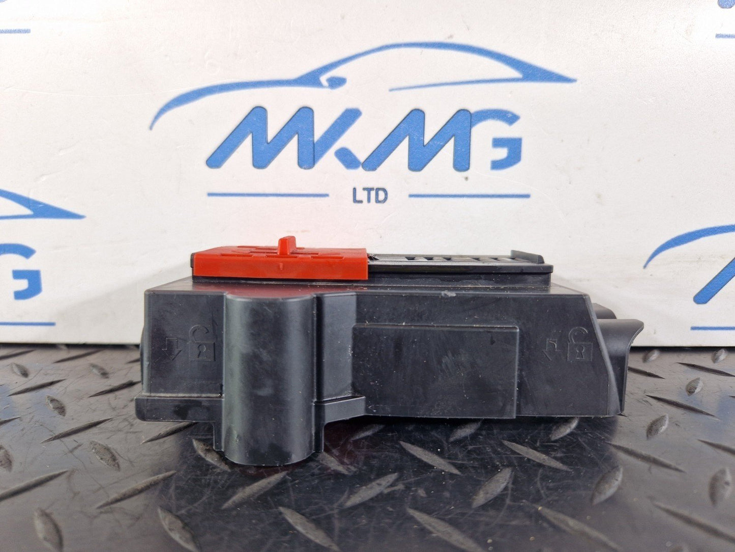 11-19 MERCEDES BENZ ML W166 GENUINE FUSE BOX LID COVER TRIM A1665450403
