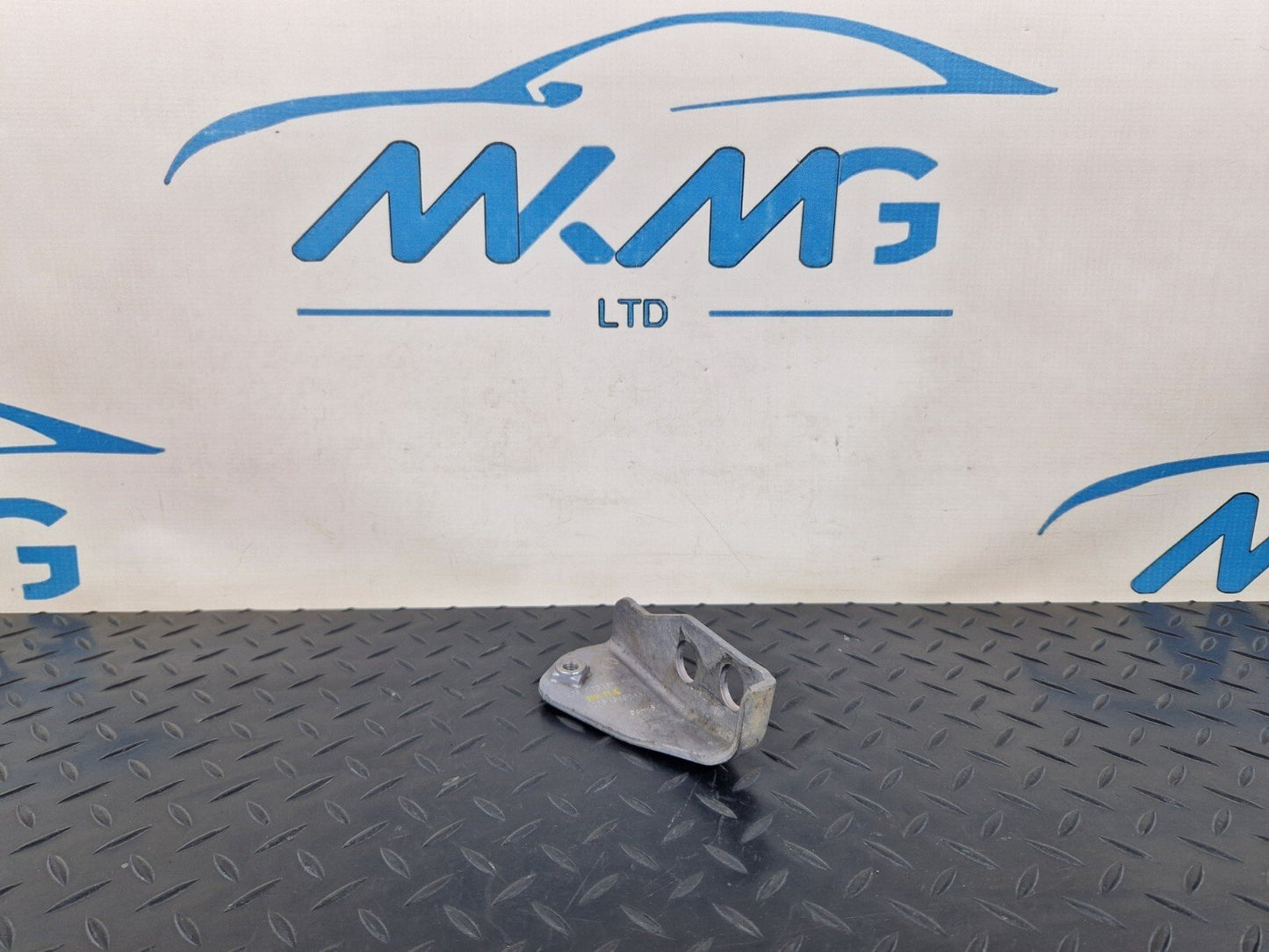14-21 MERCEDES BENZ C200d W205 OEM CATALYTIC CONVERTER TO ENGINE HOLDER BRACKET