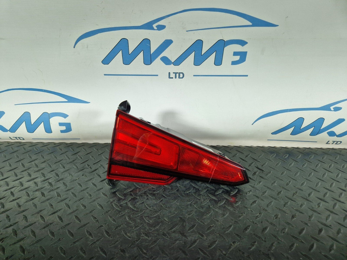 16-19 AUDI A4 B9 GENUINE REAR LEFT O/S/R INNER TAILGATE LIGHT 8W5945075A