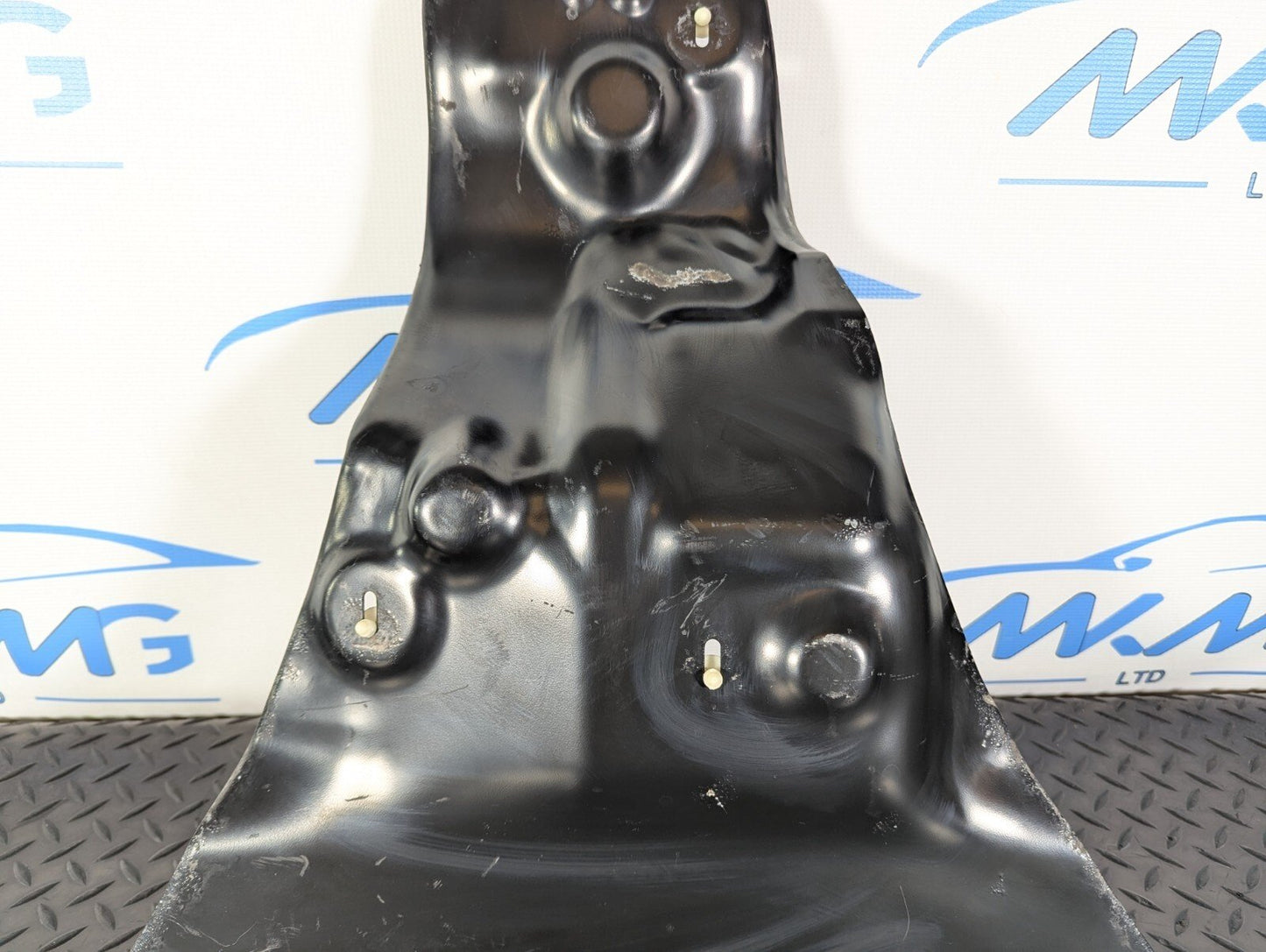 10-17 AUDI A8 4H 4.2 PETROL FUEL TANK HOLDER 4H0201781C