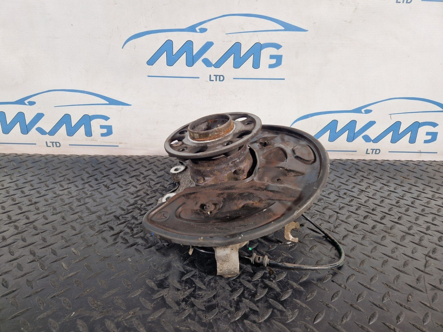 16-22 MERCEDES BENZ GLC X253 GENUINE REAR LEFT WHEEL CARRIER HUB A2133503105