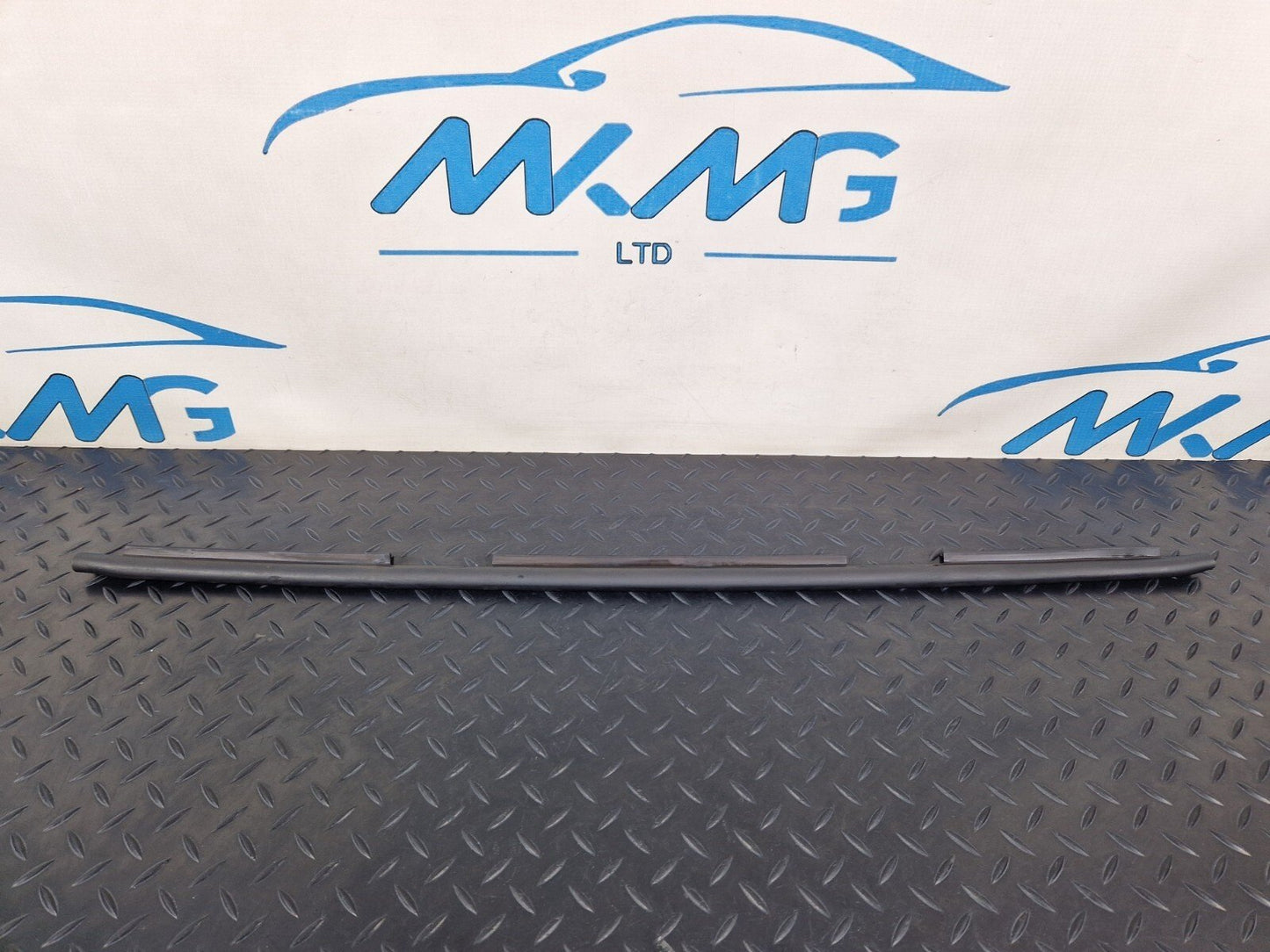 16-19 AUDI A4 B9 OEM FRONT RADIATOR LOVER CENTER RUBBER SEALING STRIP 8K0121331A