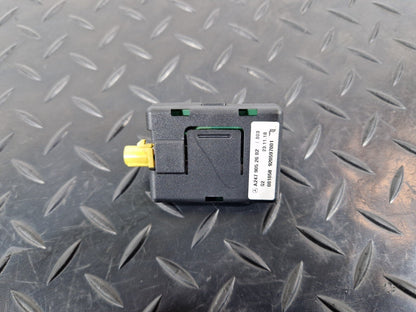 19-ON MERCEDES BENZ B CLASS W247 WLAN ANTENNA  A2479052602