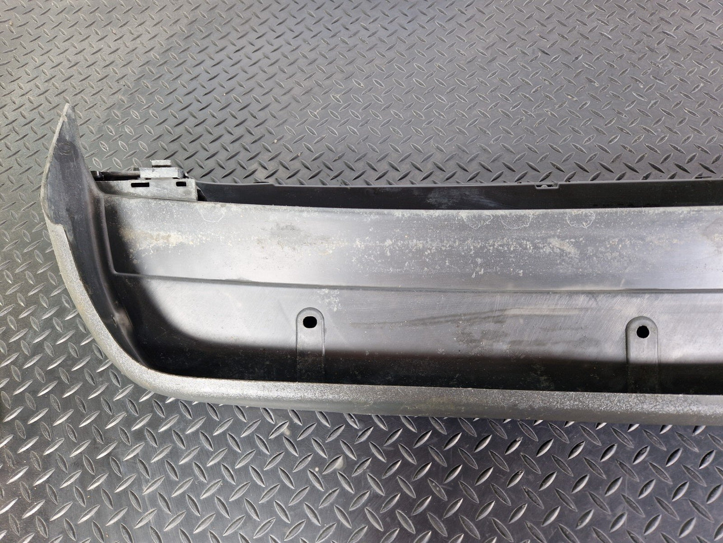 18-ON MERCEDES BENZ SPRINTER W907 W910 REAR BUMPER MIDDLE BRACKET A9108856500