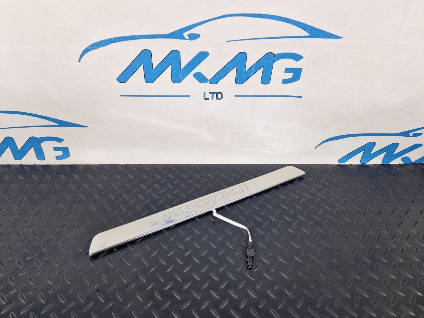 19-ON MERCEDES BENZ CLA C118 GENUINE FRONT DOOR SILL COVER TRIM A1186804800