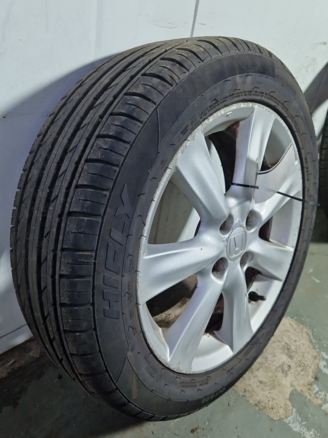2010 Honda Insight MK2 (ZE2) 16" Alloy Wheel with Tyre 195/55/16 ~7mm