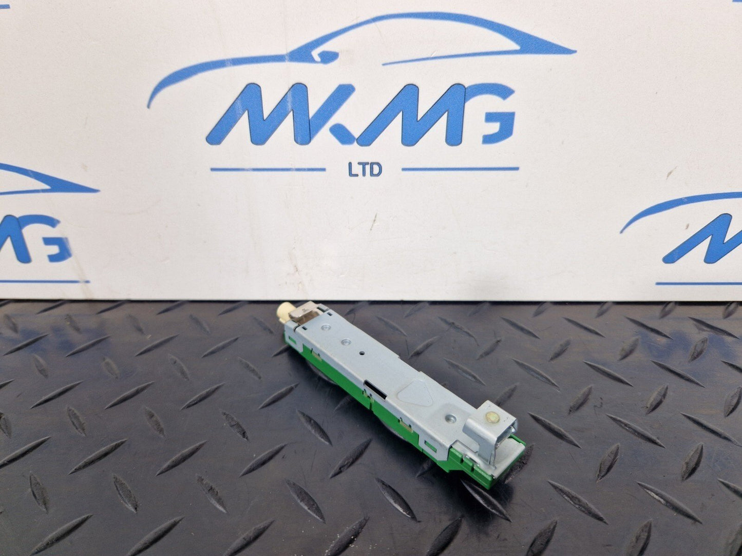 16-23 AUDI S5 COUPE GENUINE ANTENNA AMPLIFIER BOOSTER 8W6035225