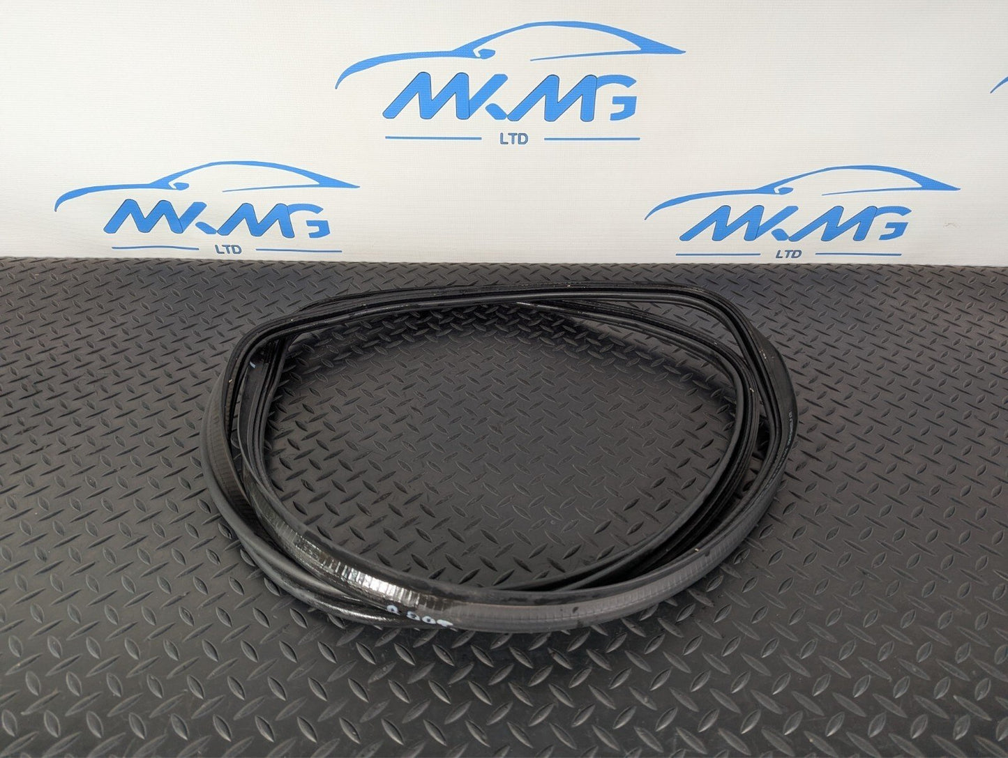 16-19 AUDI A4 B9 SALOON GENUINE OEM TAILGATE BOOT RUBBER SEAL 8W5827705D