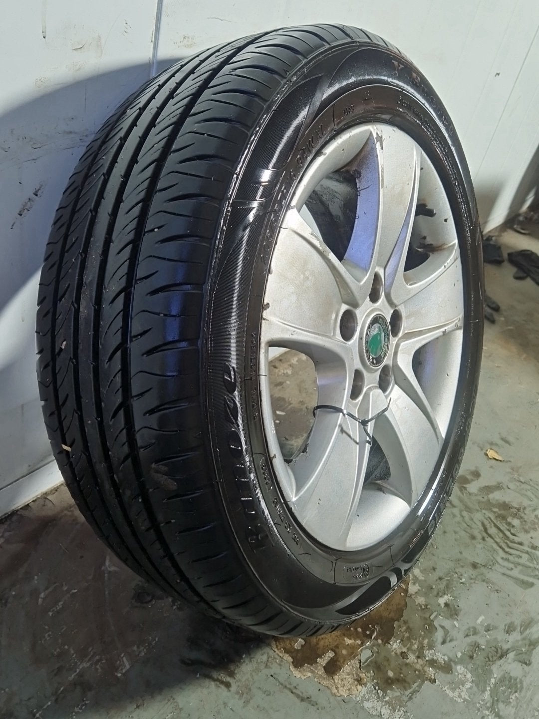 Skoda Octavia MK2 FL - 1Z 16" Alloy Wheel with Tyre ~5mm 205/55/16 1Z0601025T