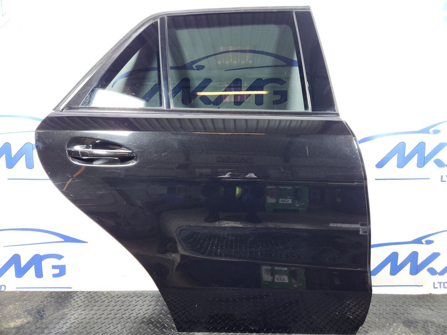 16-19 MERCEDES BENZ GLE W166 GENUINE REAR RIGHT O/S/R COMPLETE DOOR IN BLACK 197