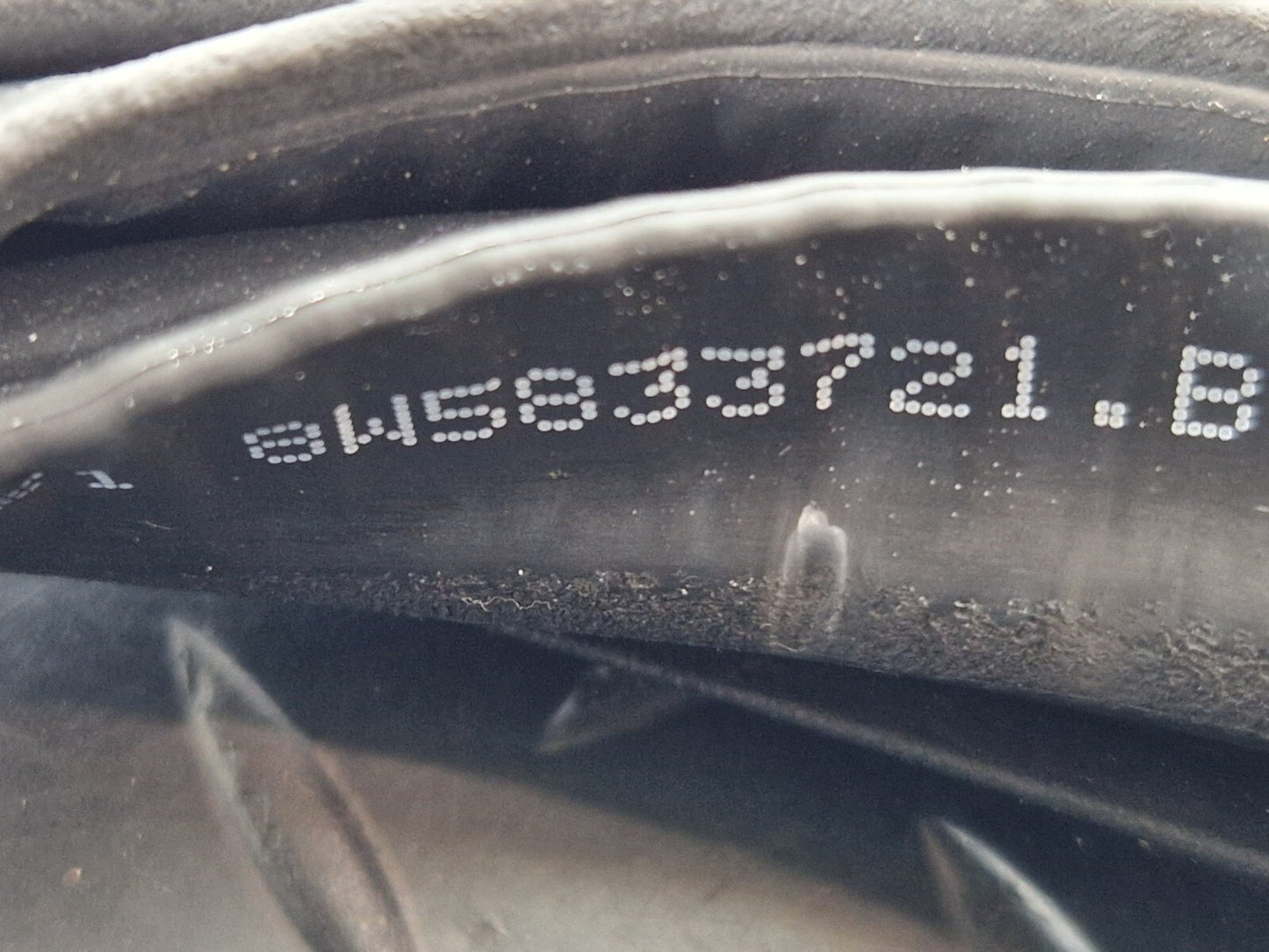 16-19 AUDI A4 B9 OEM REAR LEFT OR RIGHT DOOR RUBBER SEAL 8W5833721