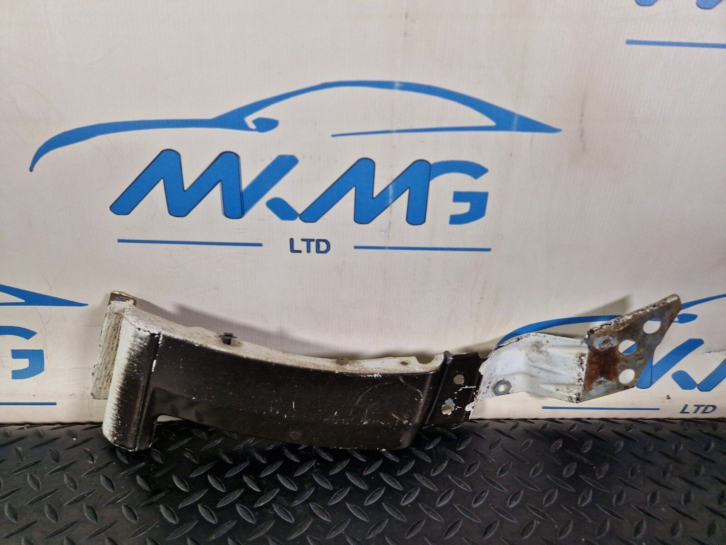 18-ON MERCEDES BENZ SPRINTER W907 FRONT LEFT WING STRIP A9108810200