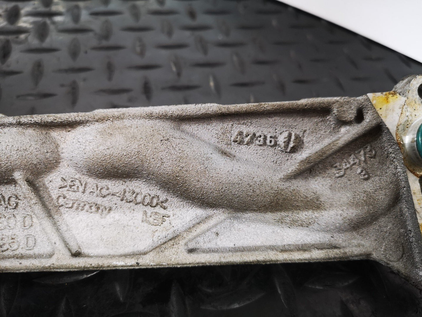 16-19 AUDI A4 B9 S-LINE GENUINE V6 3.0TDI CSW EGR COOLER BRACKET 059131680