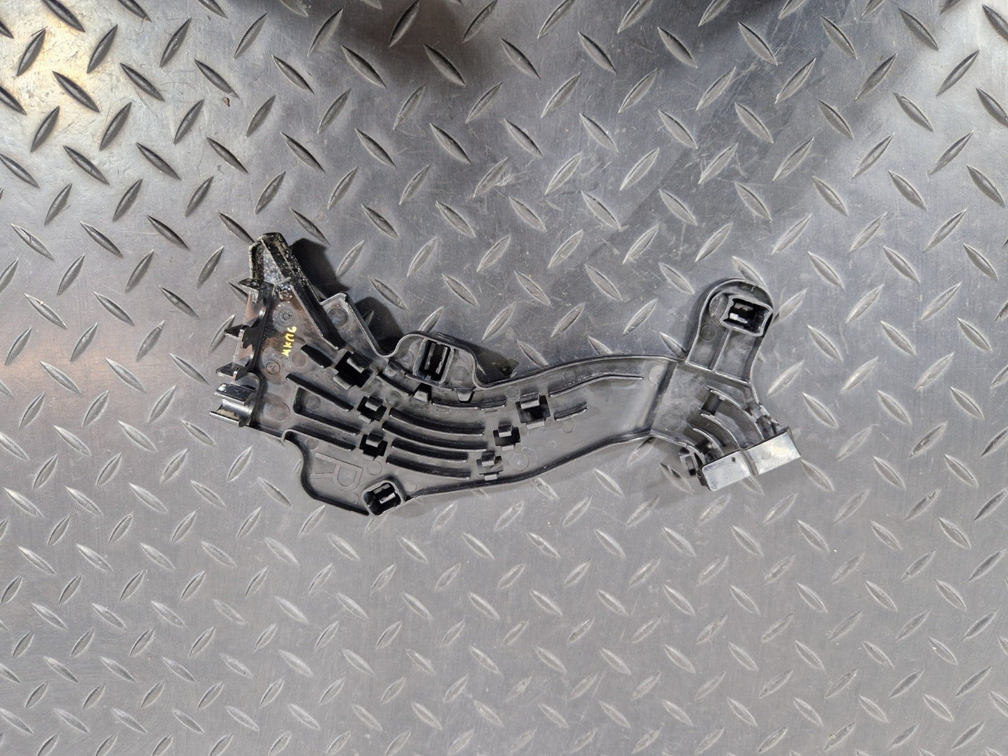 14-21 MERCEDES BENZ C200 W205 REAR RIGHT BRAKE CALIPER CABLES HOLDER A2055460446