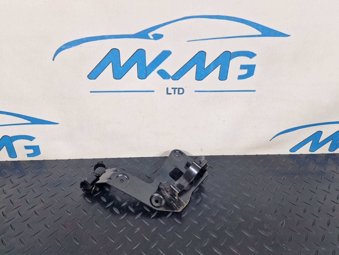 16-19 AUDI A4 B9 S-LINE OEM GENUINE COOLANT PUMP BRACKET 8W0145896C