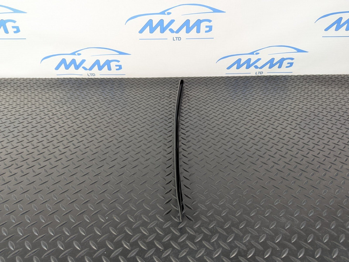10-17 AUDI A8 4H LEFT WINDSCREEN VERTICAL  TRIM  4H0854327