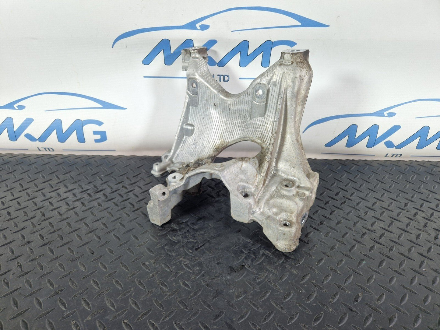 16-19 AUDI A4 B9 GENUINE OEM FRONT RIGHT SIDE SUBFRAME BRACKET MOUNT 8W0399296E