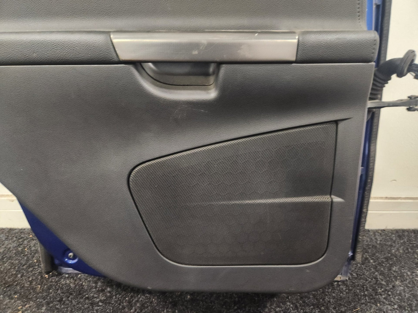 Volvo V50 MK2 FL MW Estate Rear Left Complete Door in Brilliant Blue Pearl 47600