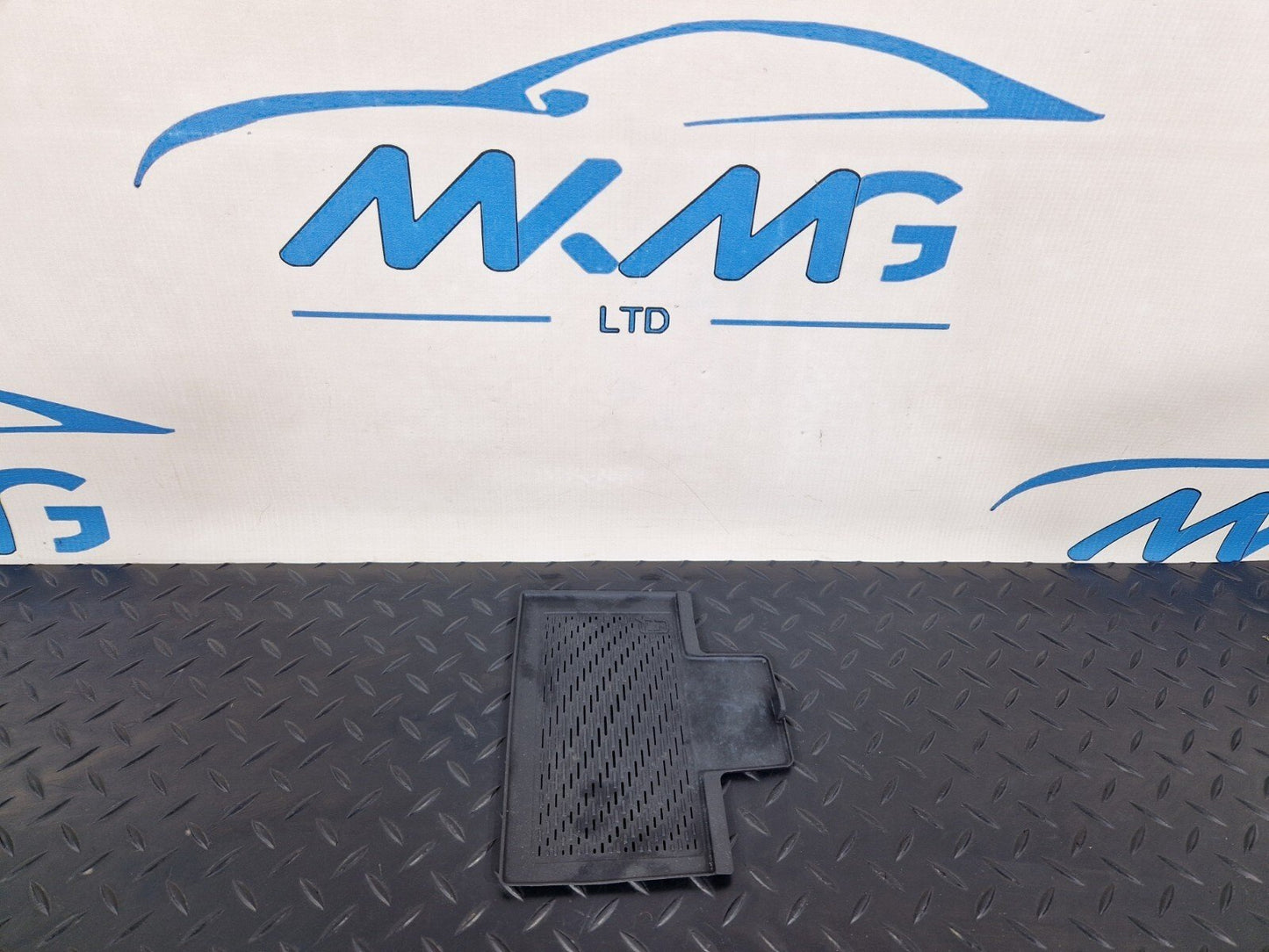 19-ON MERCEDES CLA C118 CENTRE CONSOLE INTERIOR RUBBER INSERT TRIM A1778230300