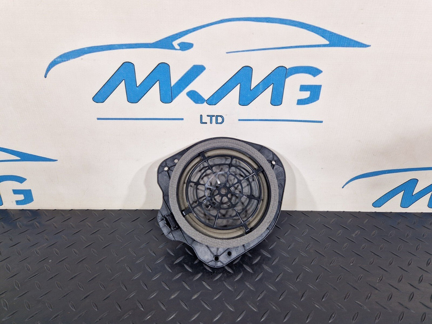AUDI A5 F5 GENUINE PASSENGER SIDE REAR DOOR SPEAKER 8W7035411