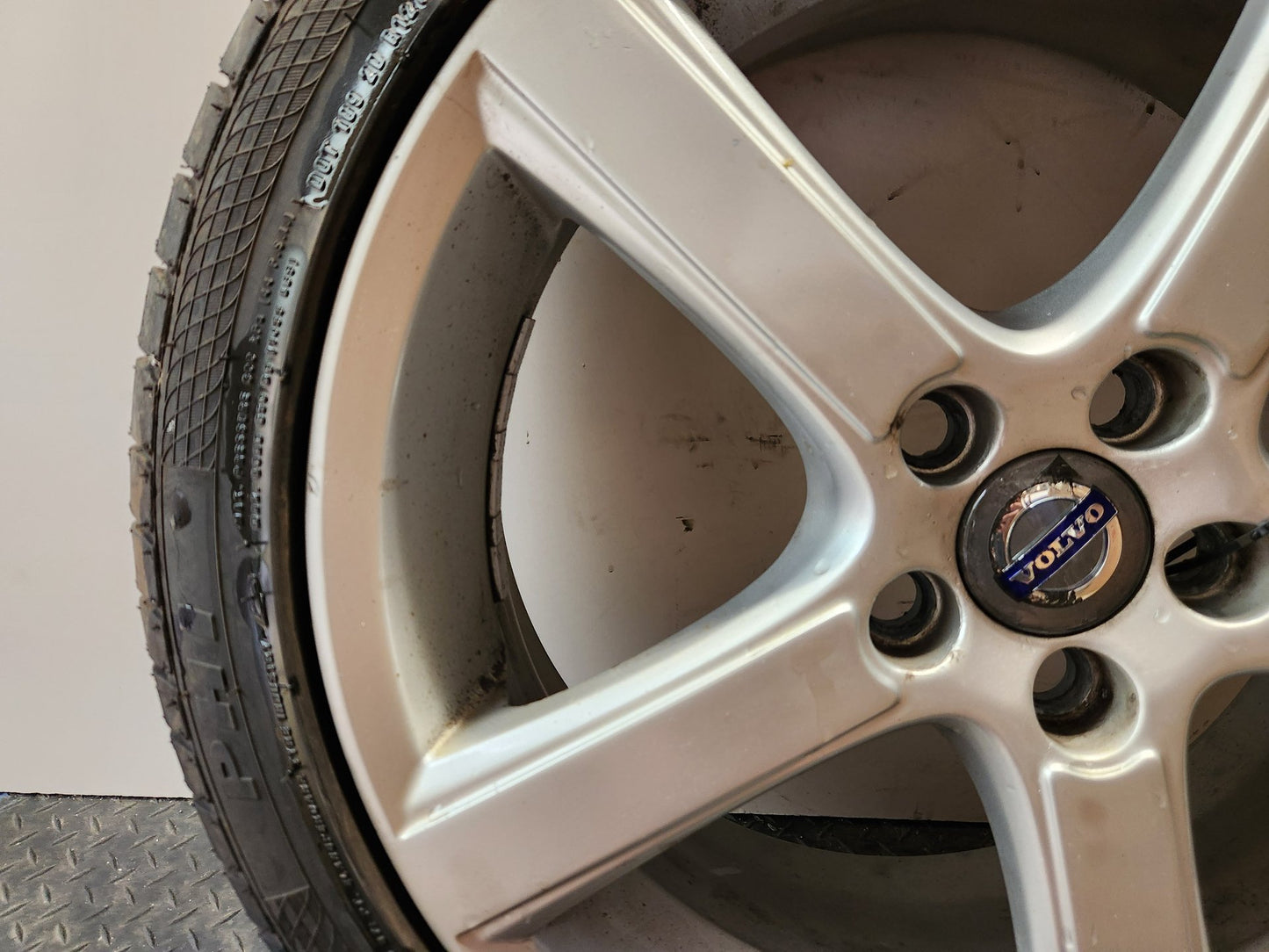 Volvo V50 MK2 FL (MW) 18" Alloy Wheel with Tyre 215/45/18 ~7mm