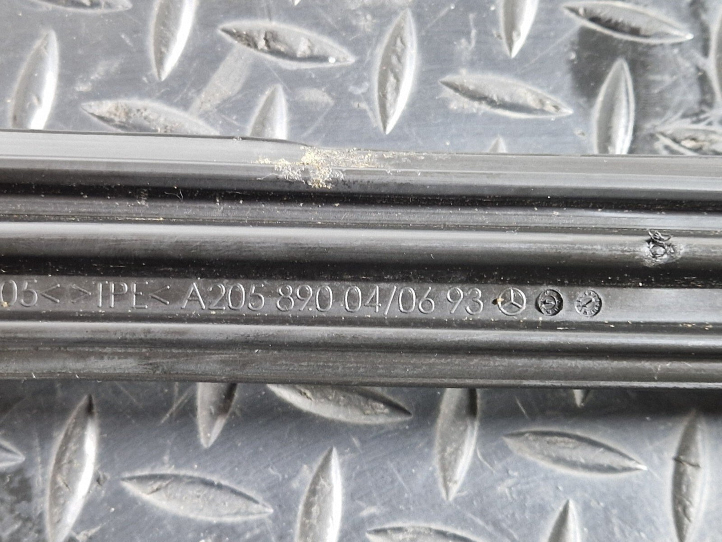 14-21 MERCEDES BENZ W205 GENUINE DRIVER RIGHT SIDE ROOF RAIL A2058900693