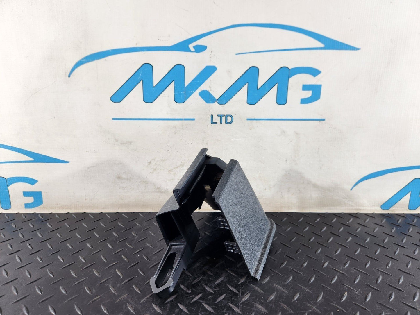 19-ON MERCEDES BENZ B CLASS W247 SEAT GUIDE RAIL COVER REAR RIGHT A2479290200