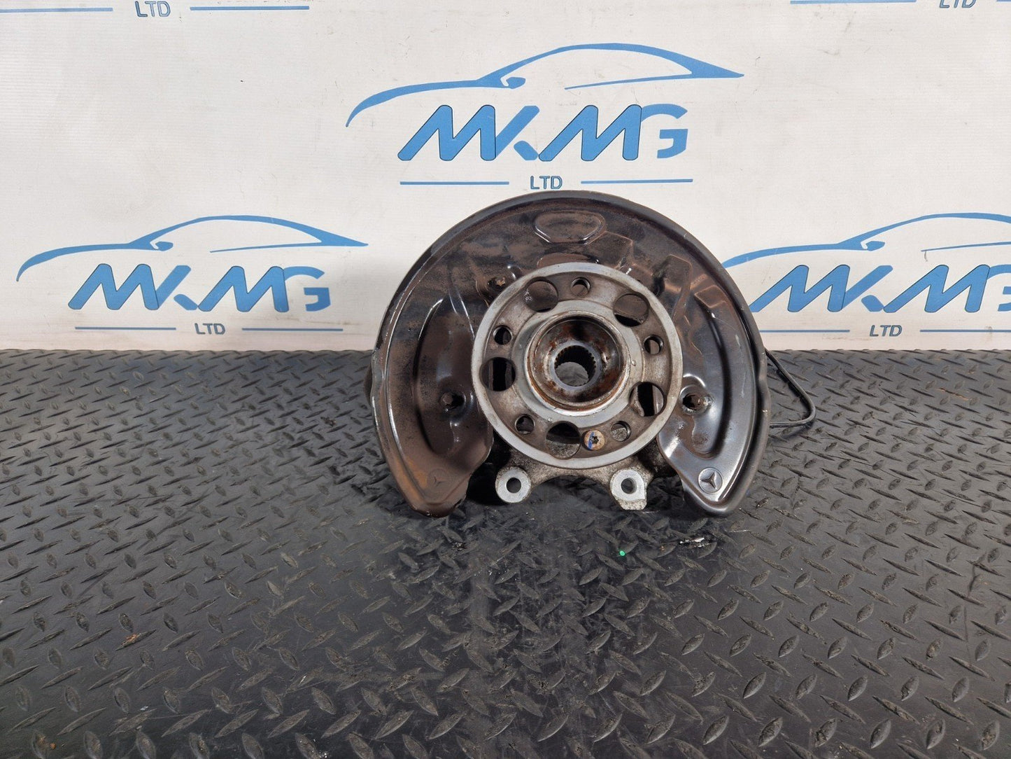16-22 MERCEDES BENZ GLC X253 GENUINE REAR LEFT WHEEL CARRIER HUB A2133503105