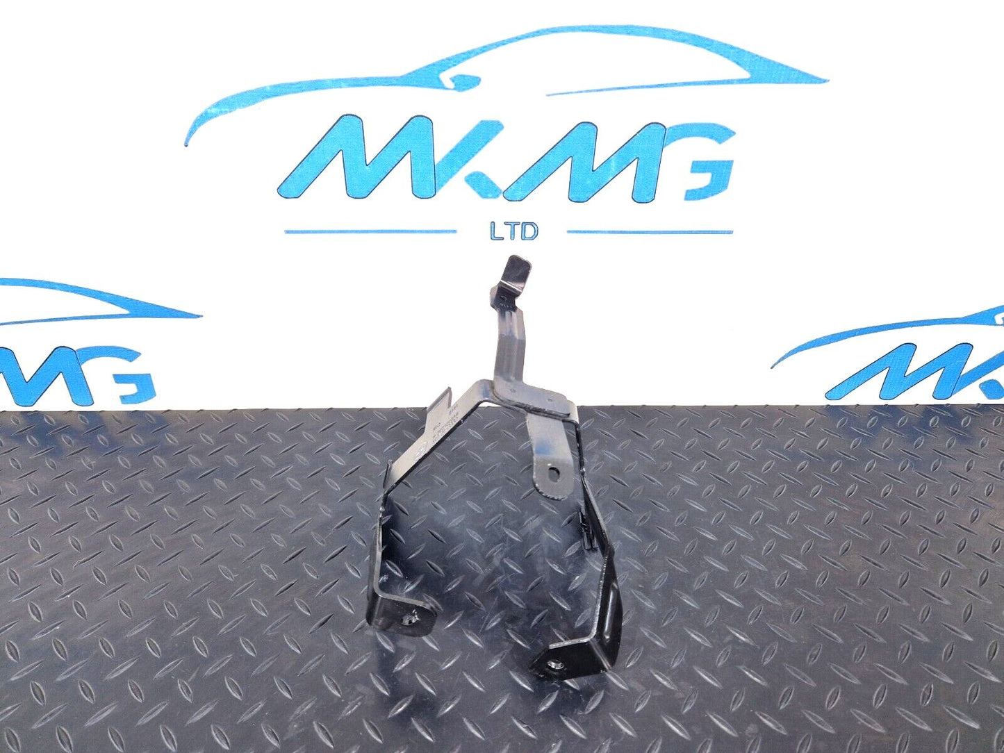 16-19 AUDI A4 AVANT B9 S-LINE EXPANSION TANK BRACKET RHD 8W2121232G