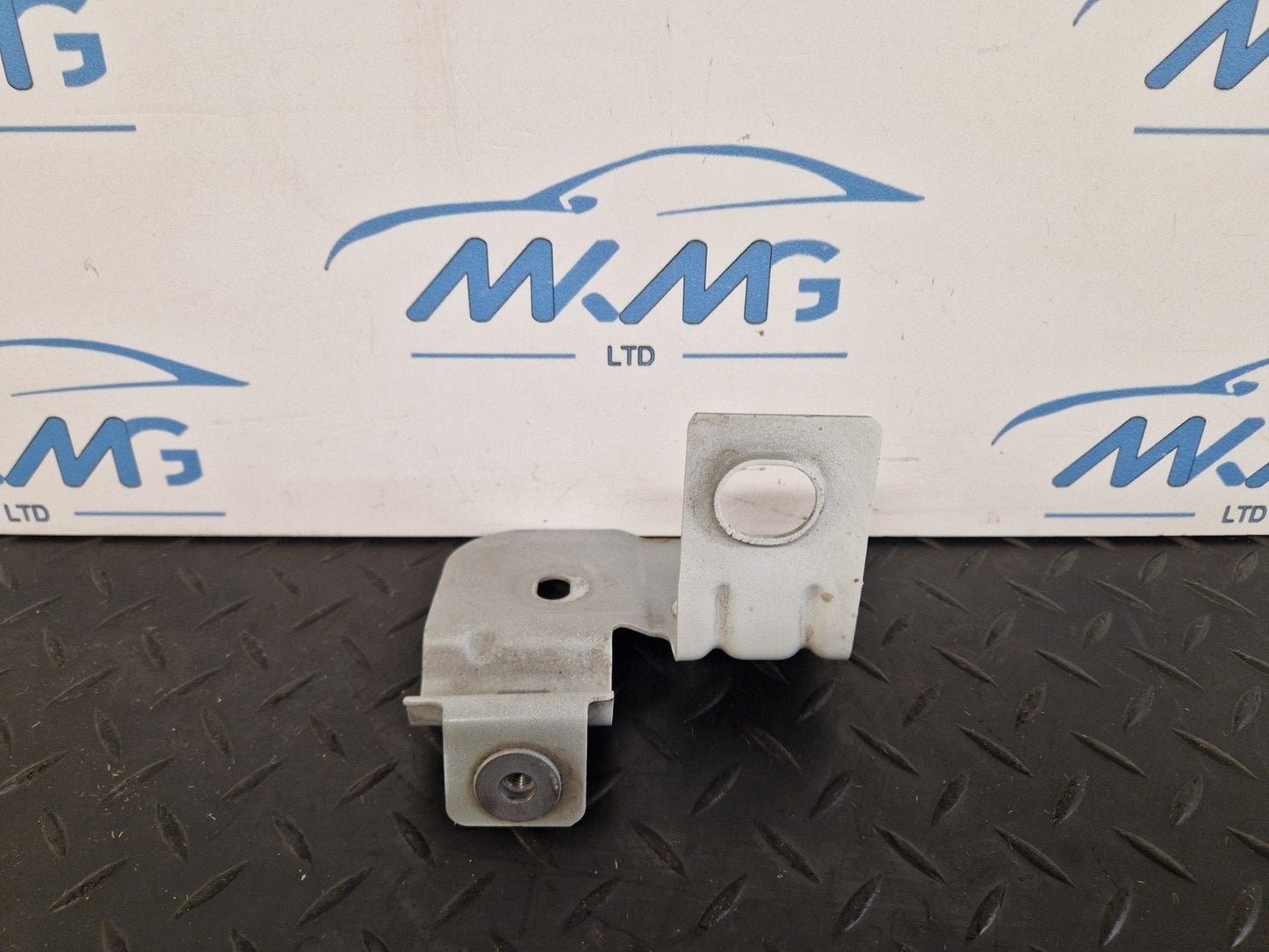16-20 AUDI Q7 4M GENUINE FRONT RIGHT O/S FENDER HOLDER WING BRACKET 4M0821168