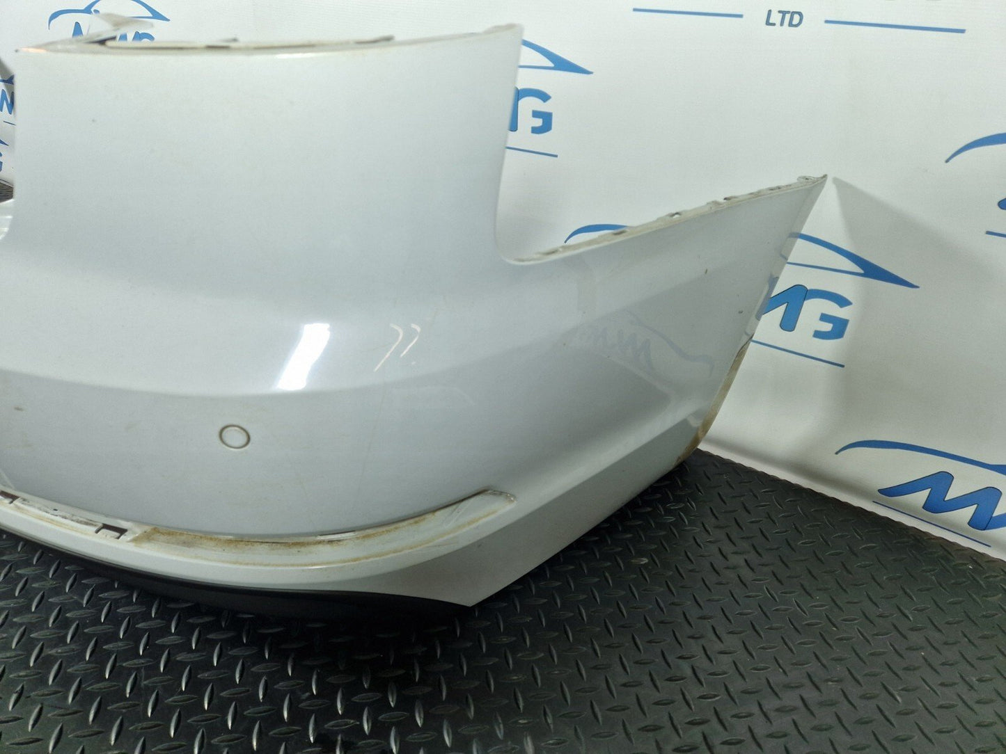 16-19 AUDI A4 B9 SALOON GENUINE REAR BUMPER & DIFFUSER IN WHITE LS9R 8W5807511J