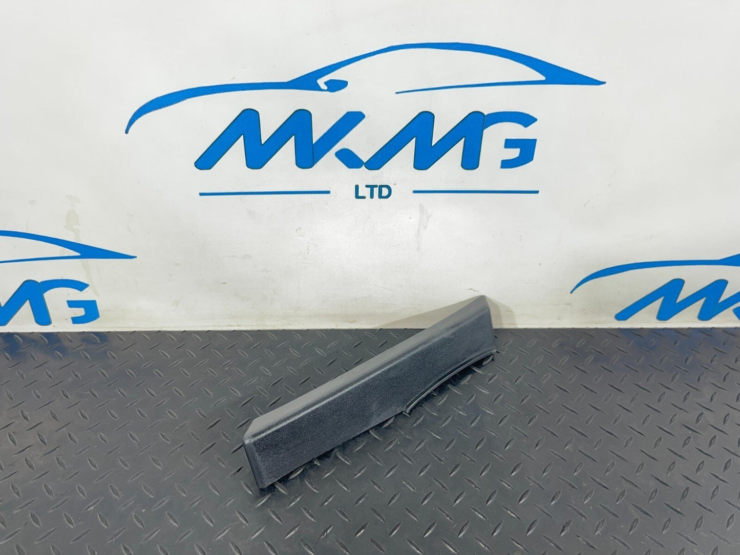 2019-ON  LAND ROVER DISCOVERY L550 INTERIOR PART RIGHT SIDE LK72043C26A