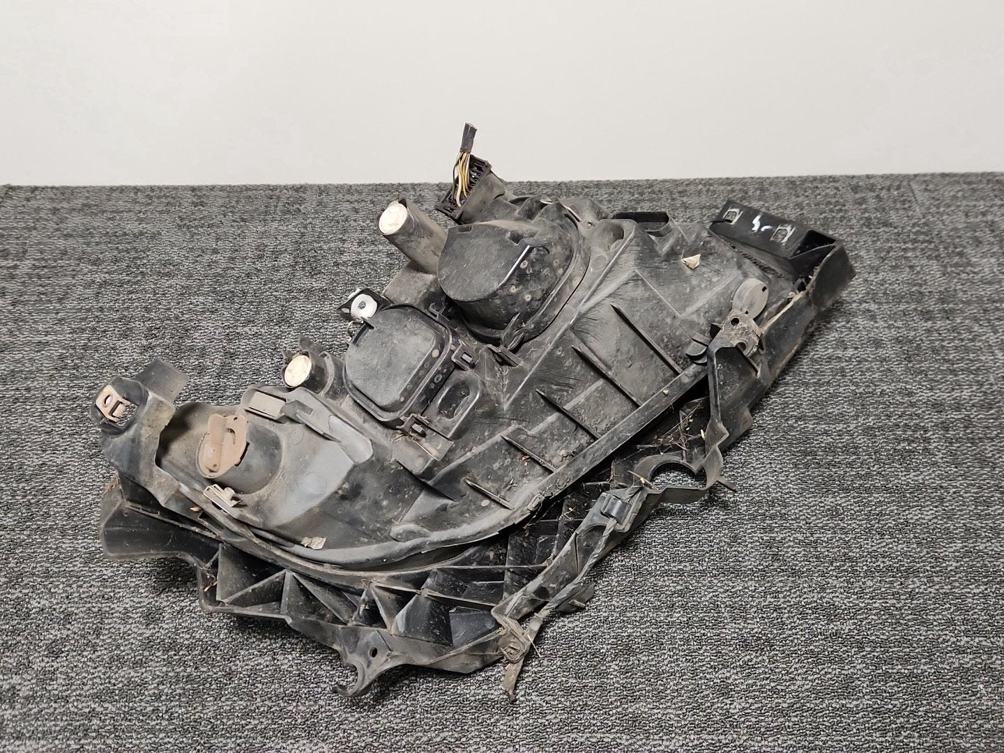 BMW 320d E90 Saloon Genuine Front Left Passenger Headlight 89311650 6942723-07