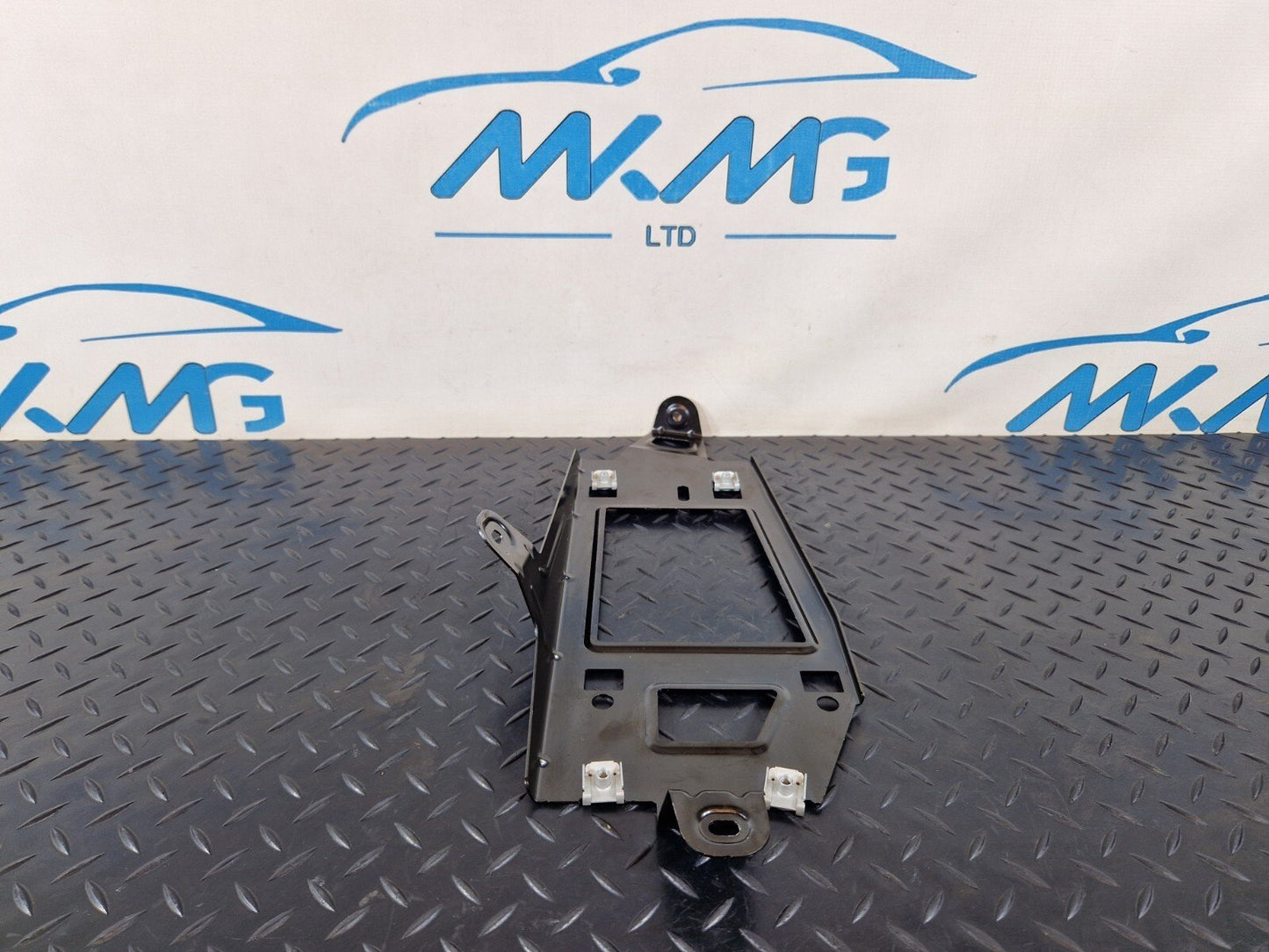 10-15 AUDI Q7 4L OEM REAR RIGHT O/S AMPLIFIER HOLDER MOUNT BRACKET 4L0035464F